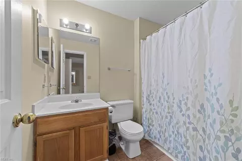Bath - 152 Corwin Cir, Hampton, VA 23666 photo 1 of 2