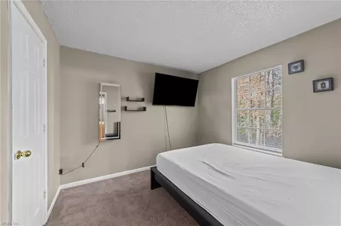 Bedroom - 152 Corwin Cir, Hampton, VA 23666 photo 4 of 4