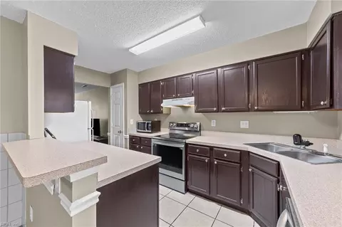 Kitchen - 152 Corwin Cir, Hampton, VA 23666 photo 1 of 2