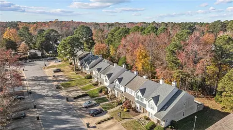 View/Area - 152 Corwin Cir, Hampton, VA 23666 photo 2 of 4