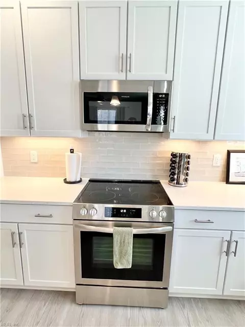 Kitchen - 1509 Waitsel Dr #202, Chesapeake, VA 23320 photo 5 of 7