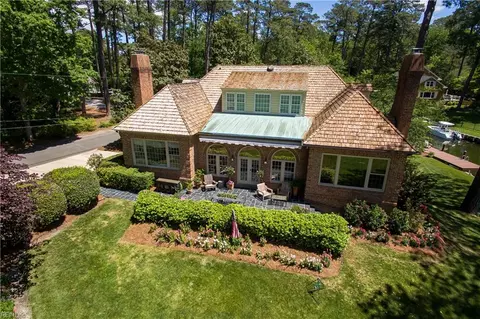 809 Linkhorn Dr, Virginia Beach, VA 23451
