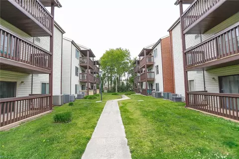 129 Hampton Club Dr, Hampton, VA 23666