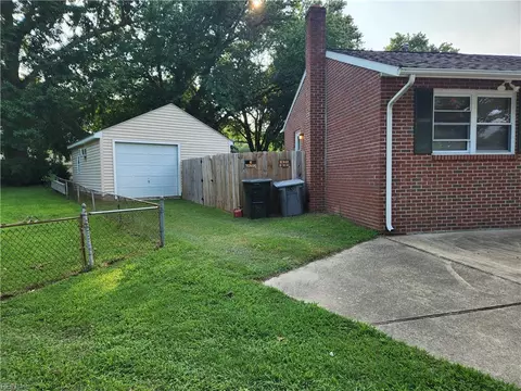 Exterior - 122 Duval Ct, Hampton, VA 23669 photo 4 of 6