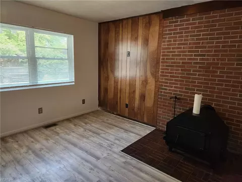 Living - 122 Duval Ct, Hampton, VA 23669 photo 2 of 3