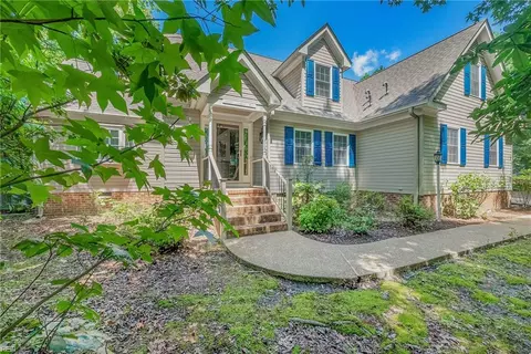 1801 Seaford Rd, Seaford, VA 23696