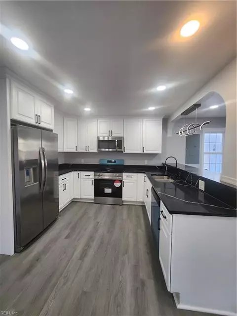 147 Armstrong Dr, Hampton, VA 23669 photo 5