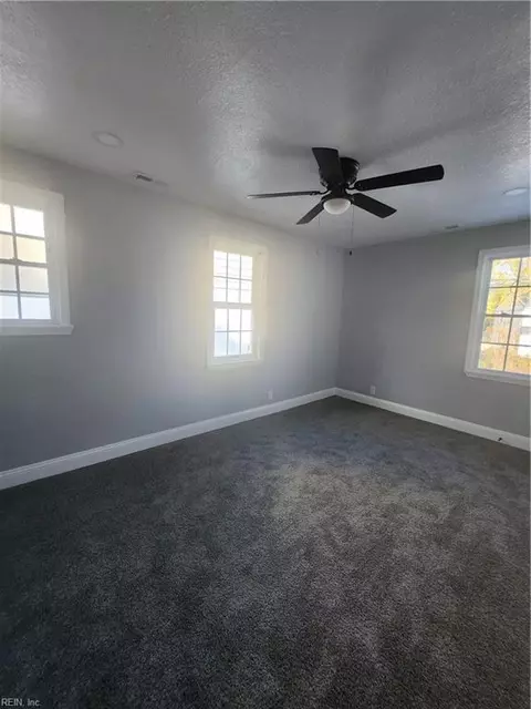 147 Armstrong Dr, Hampton, VA 23669 photo 13