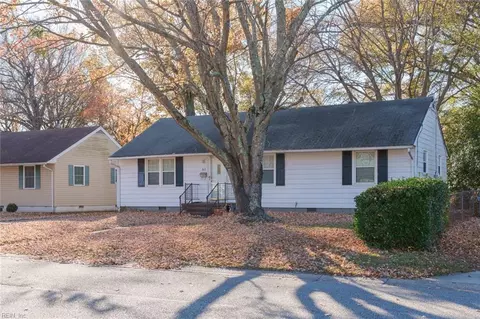 317 Winchester Dr, Hampton, VA 23666 photo 2