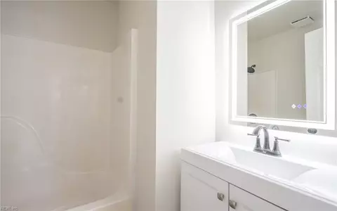 Bath - 31 Bland St, Hampton, VA 23669 photo 3 of 3