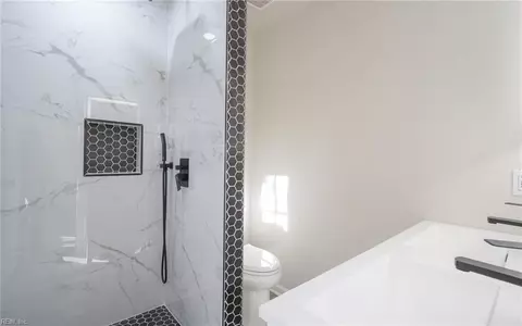 Bath - 31 Bland St, Hampton, VA 23669 photo 1 of 3