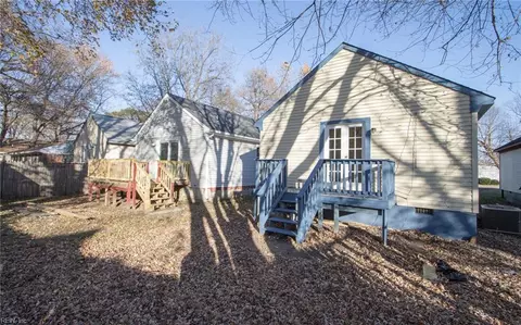 Exterior - 31 Bland St, Hampton, VA 23669 photo 2 of 2