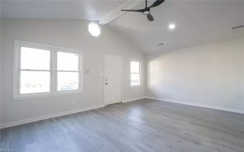 Living - 31 Bland St, Hampton, VA 23669 photo 1 of 2