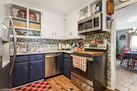 Kitchen - 12 Alexander Dr, Hampton, VA 23664 photo 4 of 4