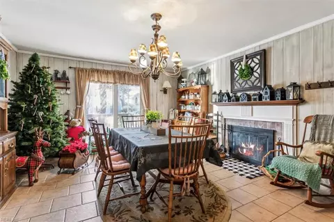Dining - 12 Alexander Dr, Hampton, VA 23664 photo 3 of 4
