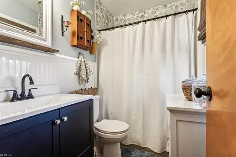 Bath - 12 Alexander Dr, Hampton, VA 23664 photo 3 of 3