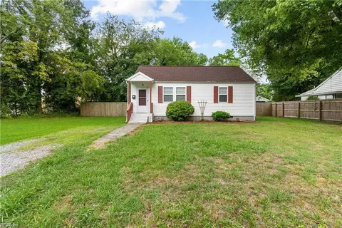 10 E Bayberry Ct, Hampton, VA 23669