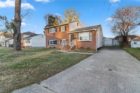 18 Briarwood Dr, Hampton, VA 23666