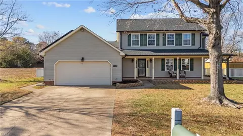 928 Daimler Dr, Virginia Beach, VA 23454