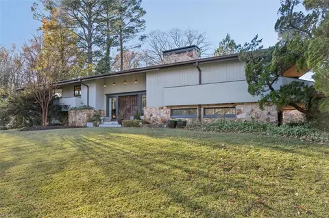 104 Harbour Dr, Yorktown, VA 23692