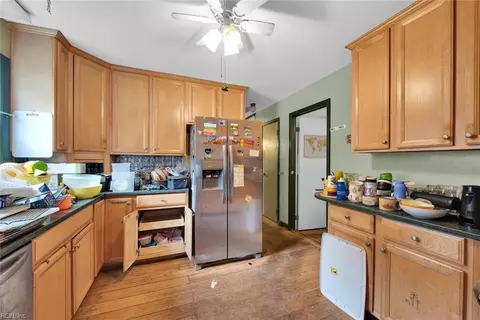 Kitchen - 9 Ward Dr, Hampton, VA 23669 photo 2 of 2
