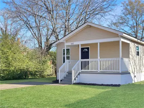 142 Charles St, Suffolk, VA 23434