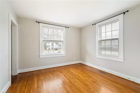 Bedroom - 40 Pear Ave, Hampton, VA 23661 photo 1 of 8
