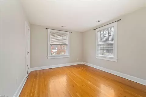 Bedroom - 40 Pear Ave, Hampton, VA 23661 photo 6 of 8