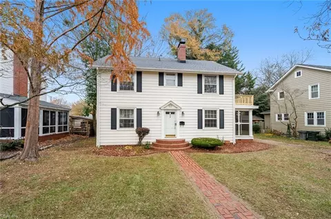 40 Pear Ave, Hampton, VA 23661