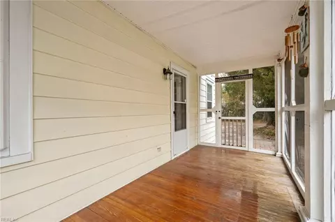 Exterior - 40 Pear Ave, Hampton, VA 23661 photo 4 of 11