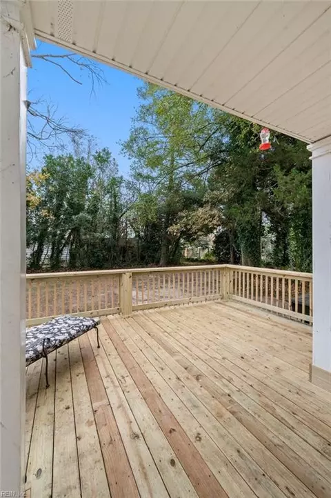 Exterior - 40 Pear Ave, Hampton, VA 23661 photo 8 of 11