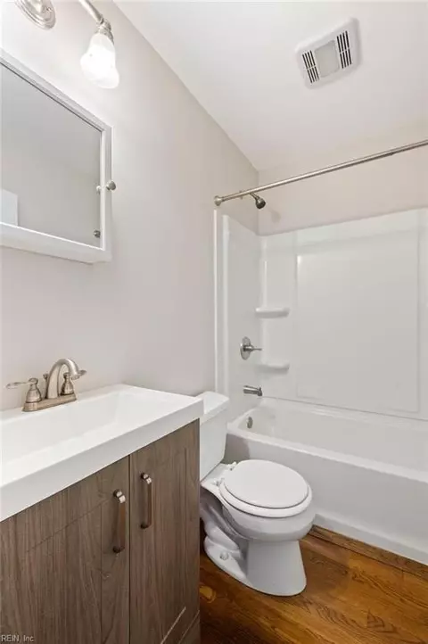 Bath - 40 Pear Ave, Hampton, VA 23661 photo 5 of 5