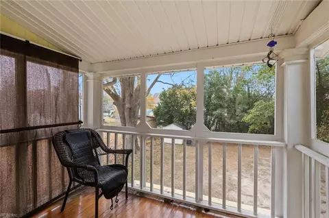 Exterior - 40 Pear Ave, Hampton, VA 23661 photo 5 of 11
