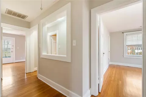 Entry Way - 40 Pear Ave, Hampton, VA 23661 photo 3 of 4