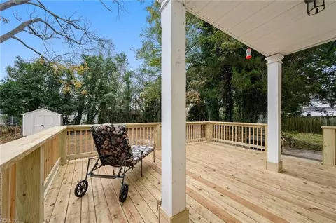 Exterior - 40 Pear Ave, Hampton, VA 23661 photo 6 of 11