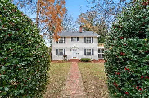 Exterior - 40 Pear Ave, Hampton, VA 23661 photo 2 of 11