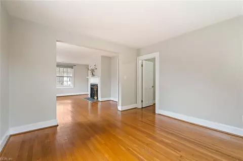 Living - 40 Pear Ave, Hampton, VA 23661 photo 13 of 13
