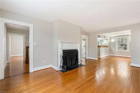 Living - 40 Pear Ave, Hampton, VA 23661 photo 6 of 13