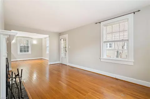 Living - 40 Pear Ave, Hampton, VA 23661 photo 5 of 13
