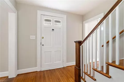 Entry Way - 40 Pear Ave, Hampton, VA 23661 photo 1 of 4
