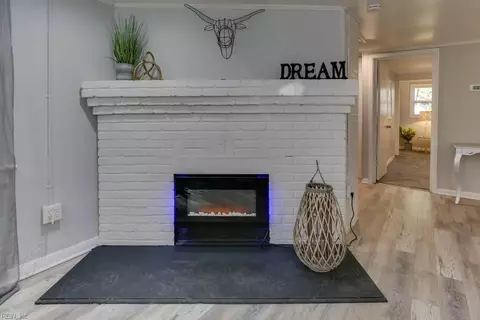 Entry Way - 218 Apple Ave, Hampton, VA 23661 photo 1 of 2