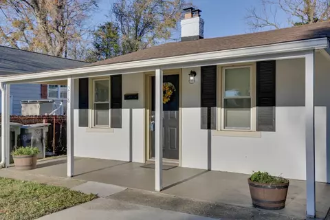 Exterior - 218 Apple Ave, Hampton, VA 23661 photo 1 of 3