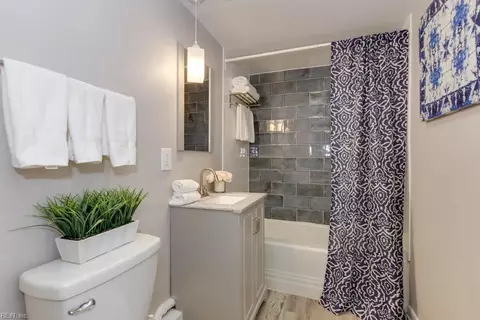 Bath - 218 Apple Ave, Hampton, VA 23661 photo 1 of 1