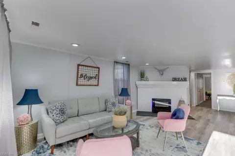 Living - 218 Apple Ave, Hampton, VA 23661 photo 1 of 1