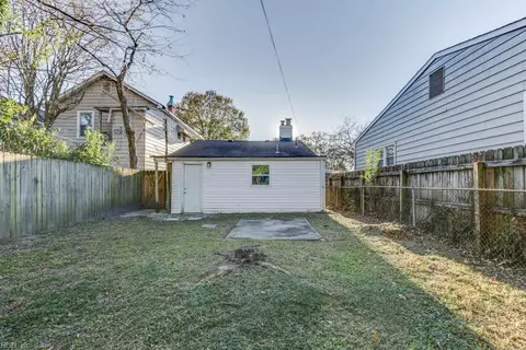 Exterior - 218 Apple Ave, Hampton, VA 23661 photo 3 of 3