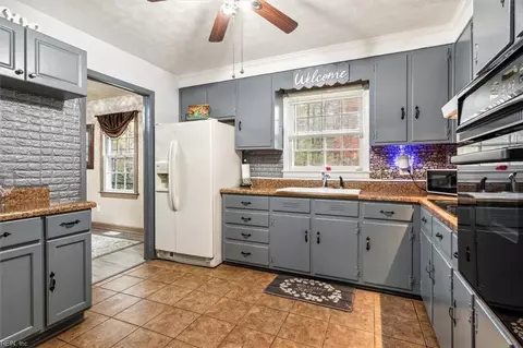Kitchen - 206 Prince James Dr, Hampton, VA 23666 photo 1 of 4