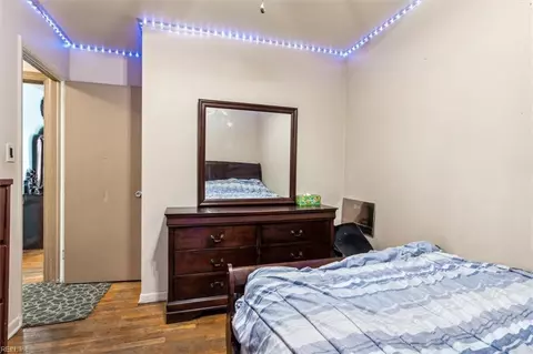 Bedroom - 206 Prince James Dr, Hampton, VA 23666 photo 6 of 9
