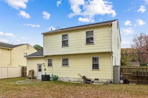 Exterior - 206 Prince James Dr, Hampton, VA 23666 photo 6 of 7