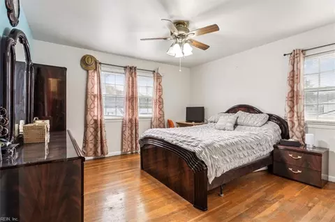 Bedroom - 206 Prince James Dr, Hampton, VA 23666 photo 7 of 9