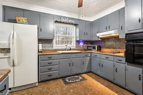 Kitchen - 206 Prince James Dr, Hampton, VA 23666 photo 2 of 4